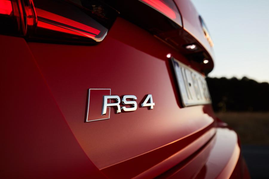 Логотип Audi RS4 Avant (B9) 2018 года  (AU) (фото 2 из 33)
